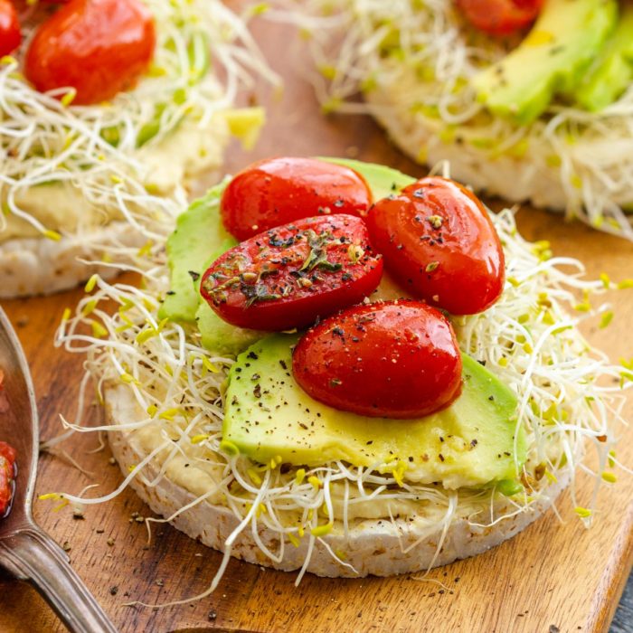 Rice Cakes with Hummus and Roasted Tomatoes