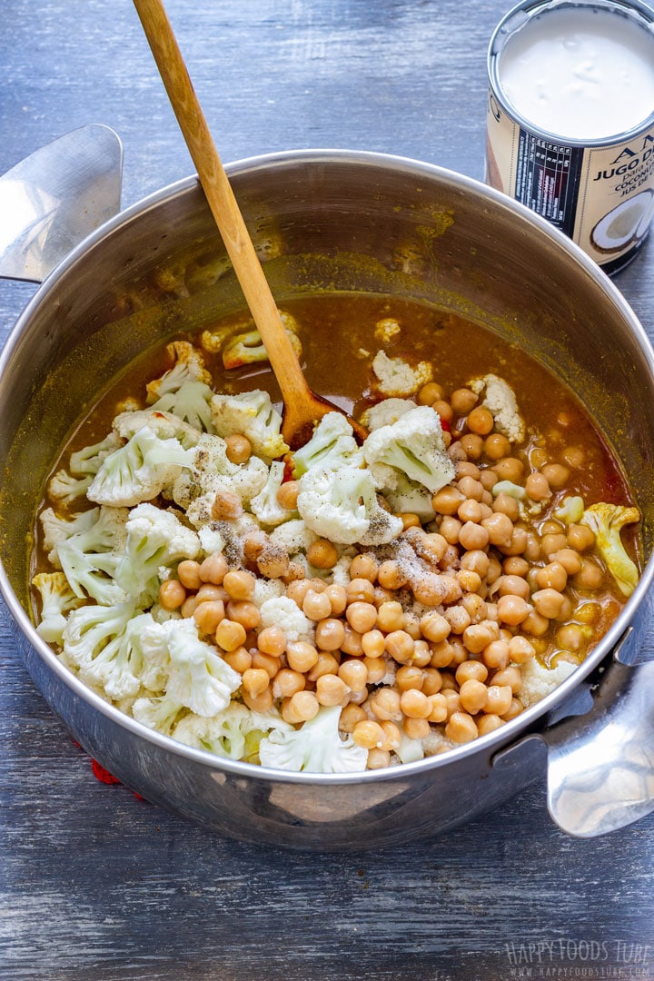 How to make Cauliflower Chickpea Curry Step 1
