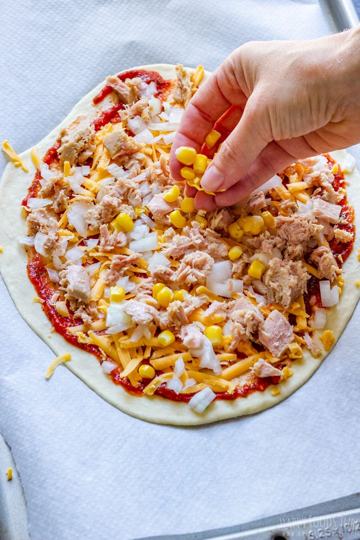 skuffet Ithaca gennemse Homemade Tuna Pizza Recipe - Happy Foods Tube