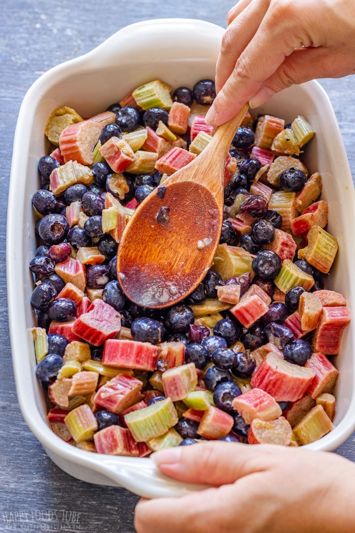 How to make Blueberry Rhubarb Crisp Step 1