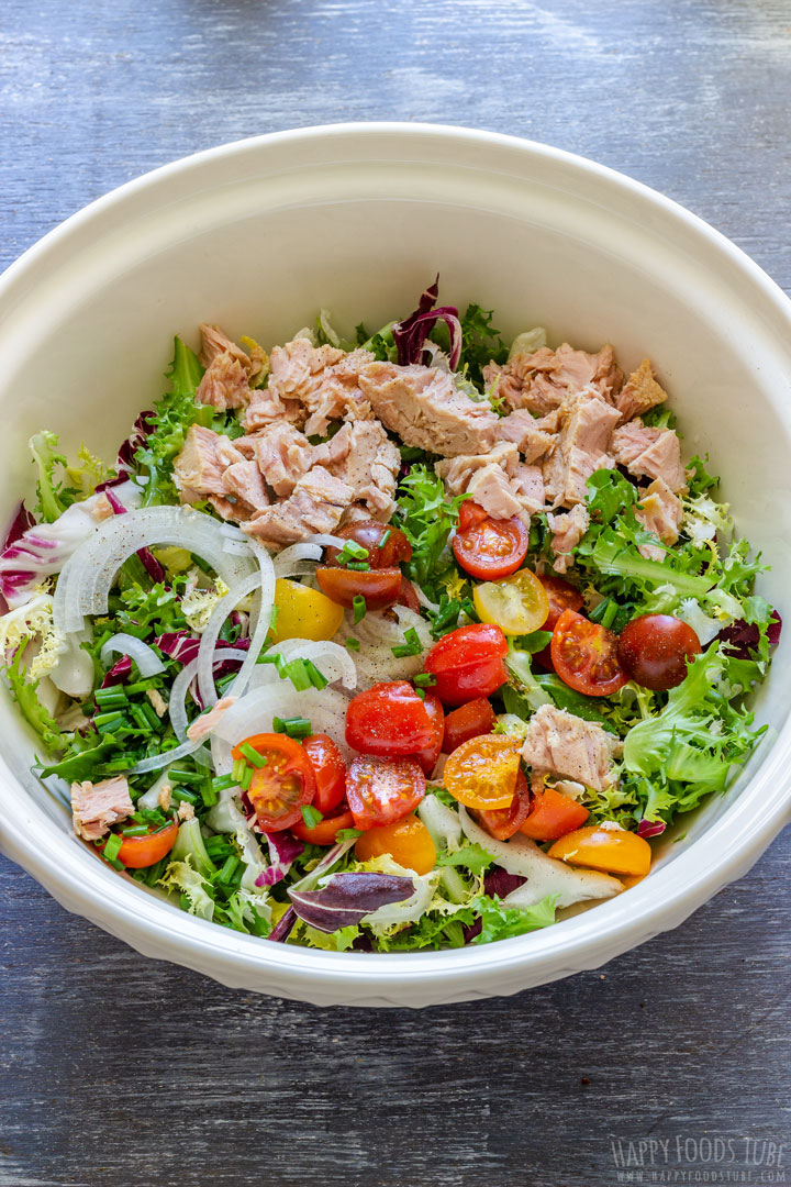 How to make Tossed Salad Step 1 (Combine all ingredients in a large bowl)