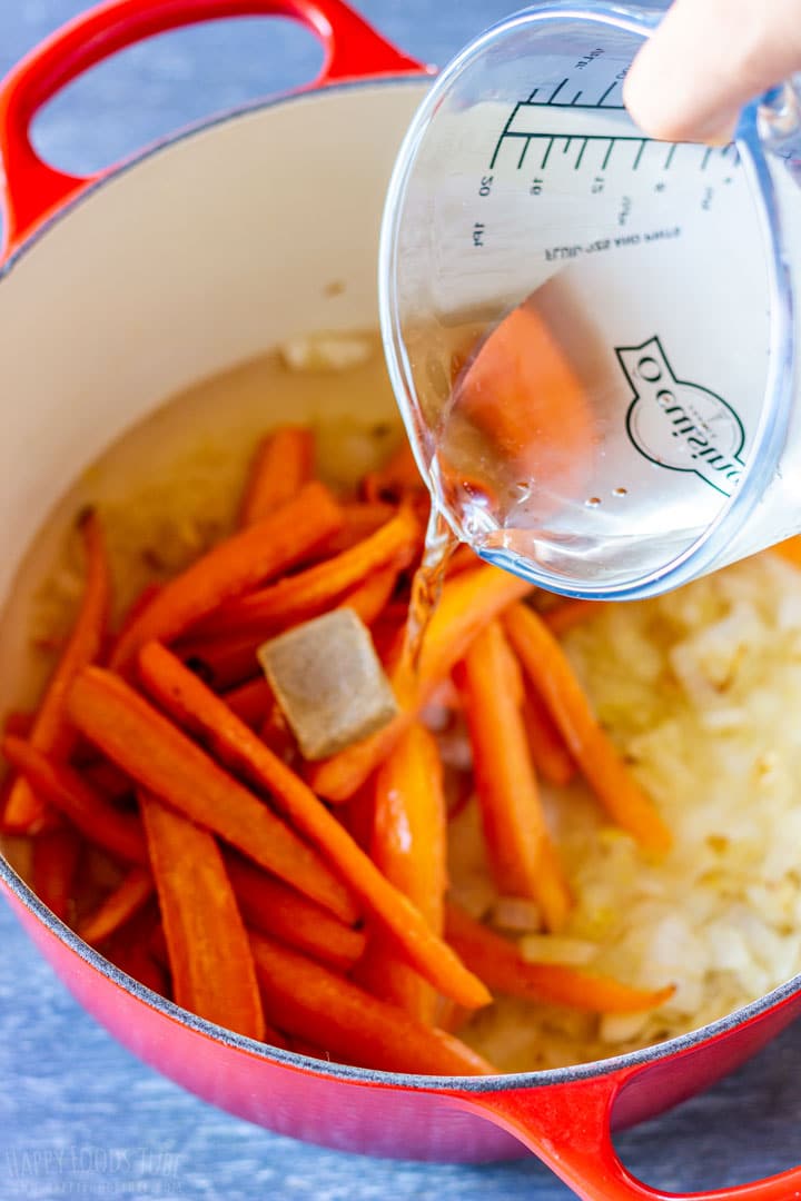 Making roasted carrot soup