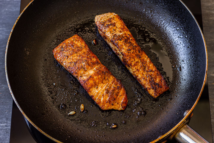 Cooking salmon fillets on the pan