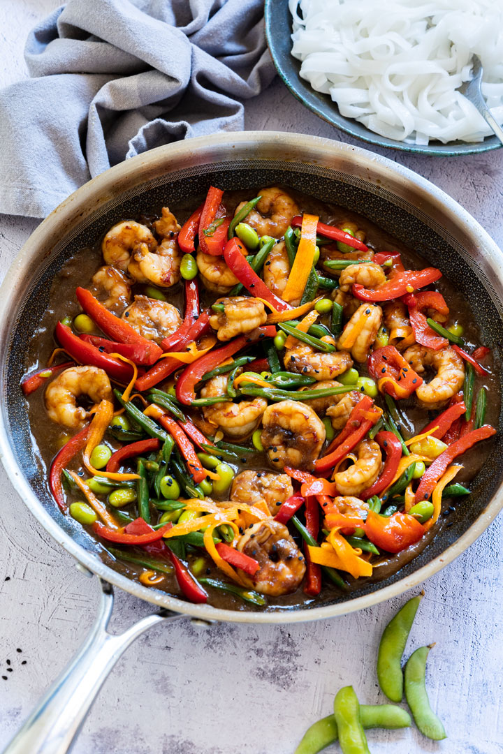 Shrimp stir fry with edamame beans, peppers and carrots