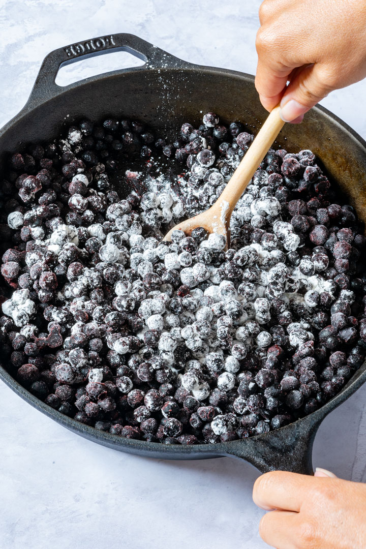 Blueberries and sugar on the skillet