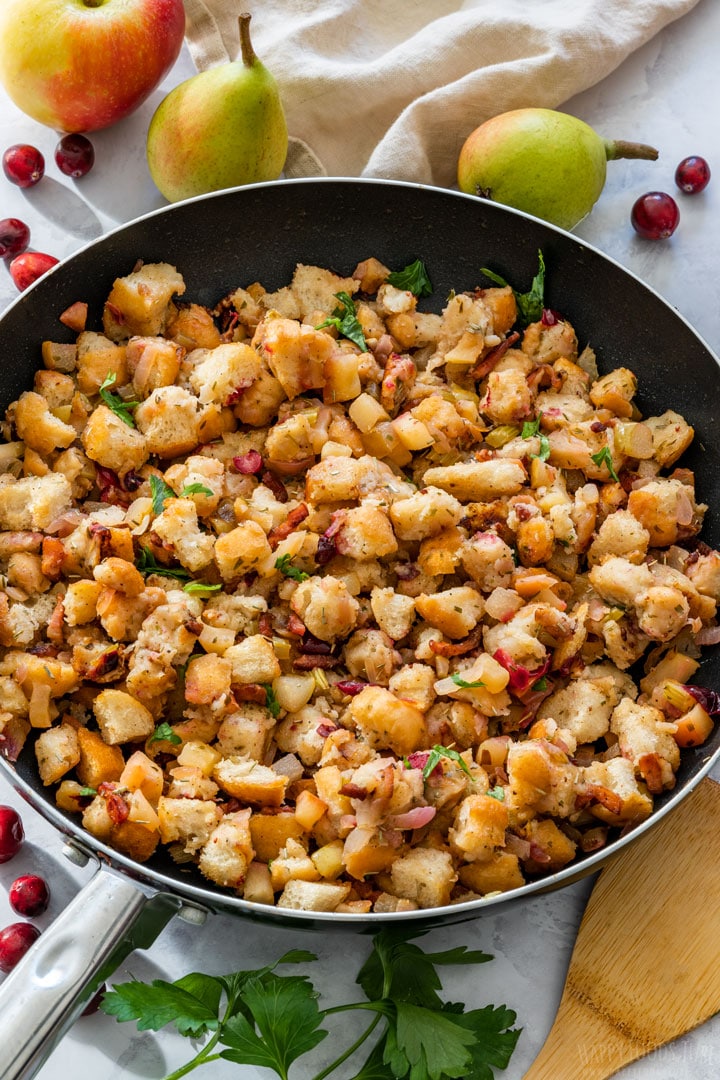Stovetop stuffing with pears and cranberries