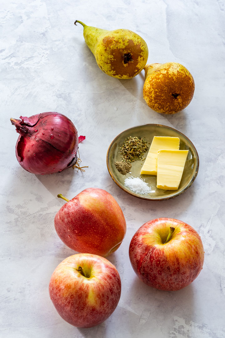 Apples and onions ingredients: apples, pears, onions, butter, salt and pepper