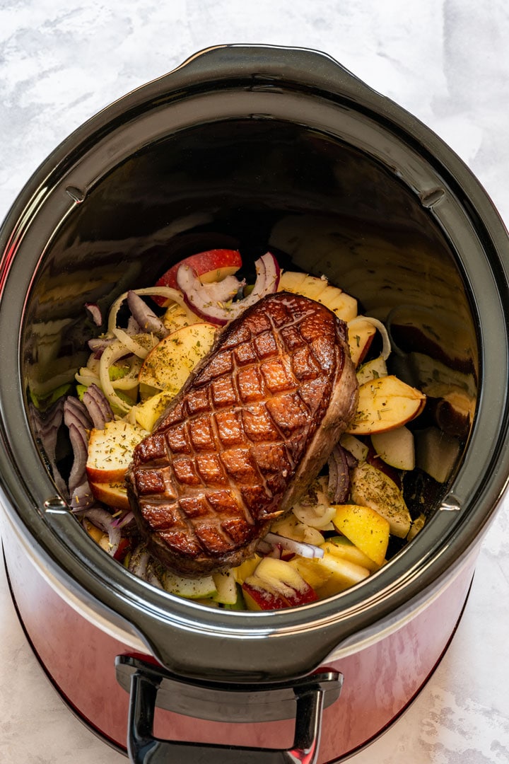 Slow cooker duck breast with apples and onions