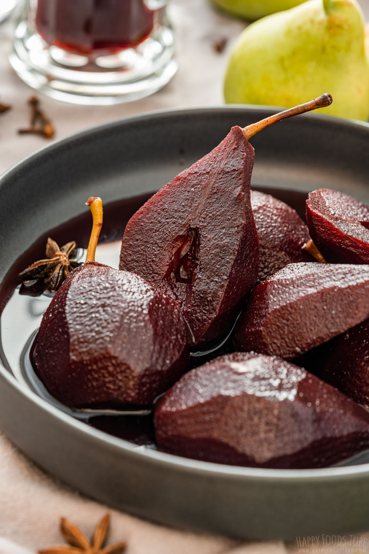 Poached pears in mulled wine