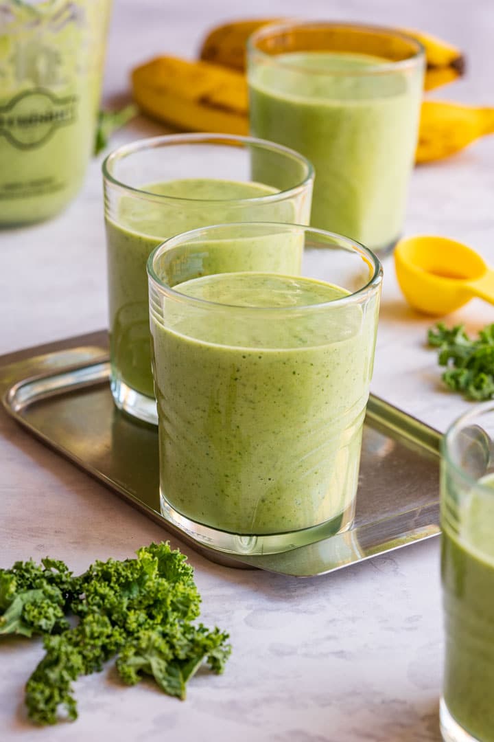 Spinach kale smoothie with bananas