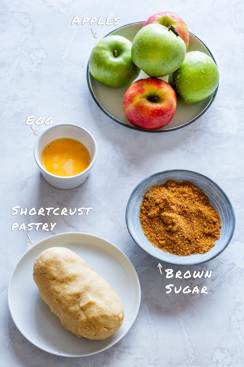 Only 4 ingredients for apple pie - apples, shortcrust pastry, brown sugar and egg.