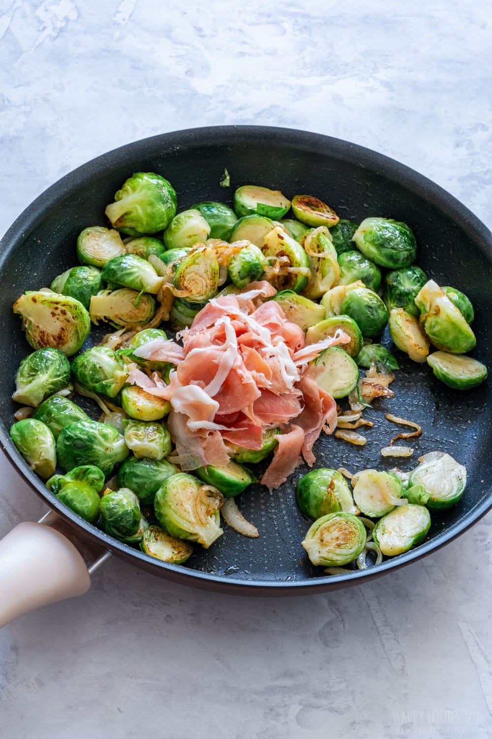 Skillet with Brussels sprouts and prosciutto.
