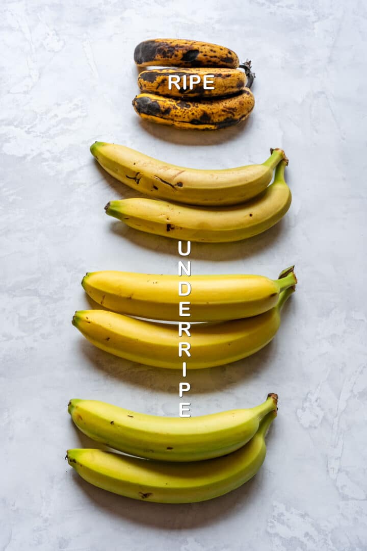 Banana ripeness guide for banana bread, from underripe green to very ripe spotted bananas.