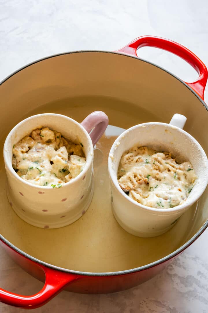 Carlsbad dumplings cooked in mugs using the traditional mug method.