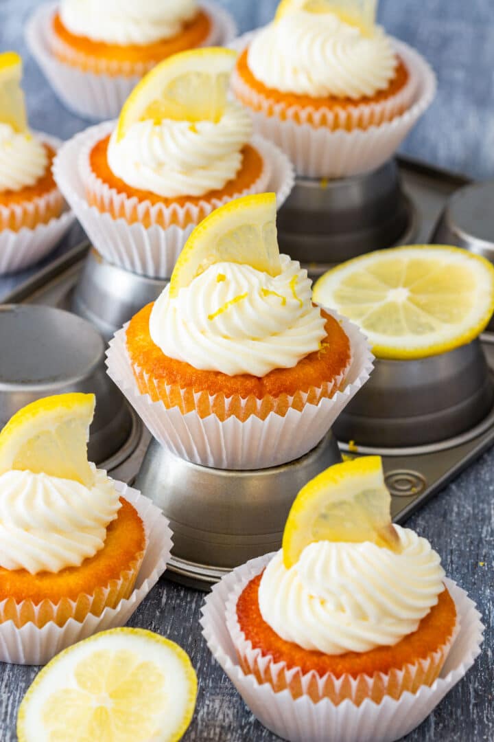 Lemon cupcakes with mascarpone frosting and lemon slice garnish.
